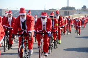 Bakıda Santa-Klausların veloyürüşü keçirildi