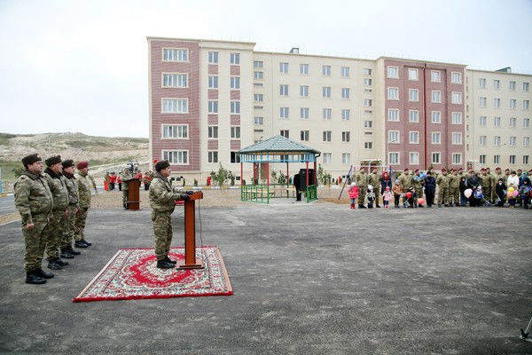 Hərbi hissədə yeni yaşayış binalarının açılışı keçirilib