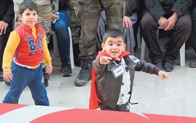 Şəhid oğlu hamını kövrəltdi