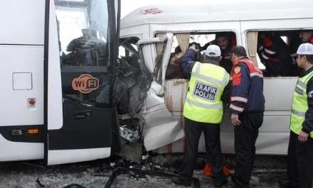 Kürdəmirdə ağır qəza: mikroavtobuslar toqquşdu, yaralılar var - ADLAR - YENİLƏNİB