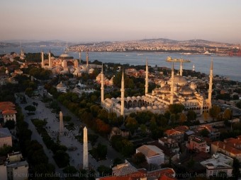 İstanbul boğazı gəmilərin üzünə bağlandı