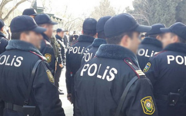 Kənd sakinləri birləşib polisi ölümcül döydülər