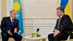 Nazarbayev Poroşenkonu Donbasla bağlı güzəştə getməyə çağırdı