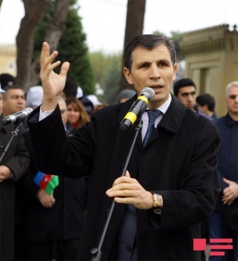 Zahid Oruc: “Deputatlar indi xalqın yanında deyillərsə, niyə o mandatı daşıyırlar?!“