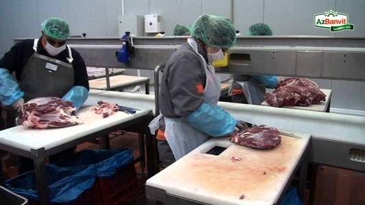 Bakıda kolbasa sexində REYD: xeyli yararsız ət aşkarlandı