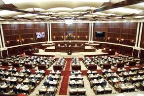Sabiq deputatlar maaşlarını ala bilmirlər