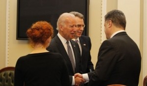 Poroşenko Davosda ABŞ-ın vitse-prezidenti ilə görüşüb