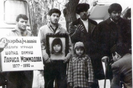 Şəhidin atası Vahid Mustafayevi məhkəməyə verdi