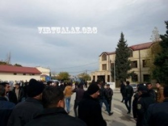 “Azərinşaat”ın fəhlələri maaş tələbi ilə yenə aksiya keçirir