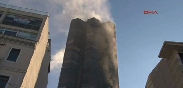 İstanbulda biznes mərkəzi yanır