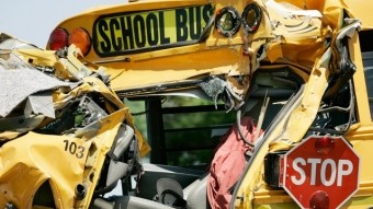 ABŞ-da məktəb avtobusu minik maşını ilə toqquşdu: 22 yaralı