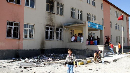 Türkiyədə 400 məktəb binası terrordan zərər çəkib