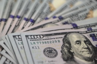 170 min dollarlıq dələduzluq etmiş komitə rəsmisi ölkədən qaçıb
