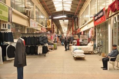Bakının məşhur ticarət mərkəzində 50 faizlik güzəşt