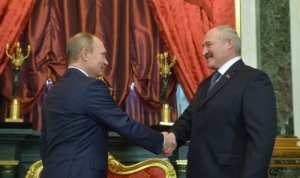 Putin Belarusa gedir