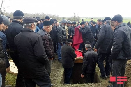 Neftçalada dənizdən meyiti tapılan neftçi dəfn olunub