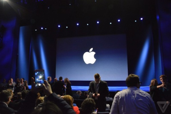 “Apple” təqdimatını təxirə saldı