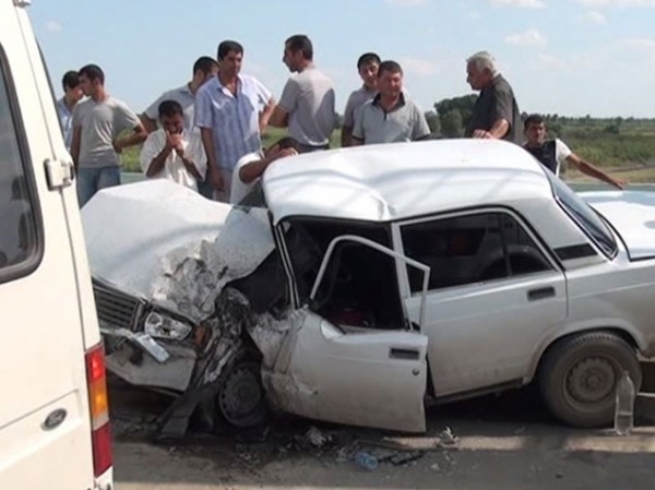 Göygöldə “Jiquli“ avtobusla toqquşdu: 1 ölü