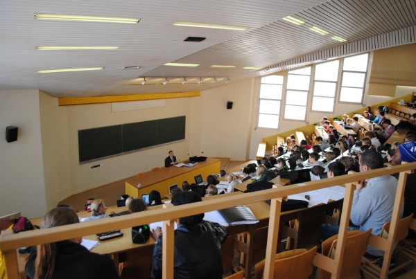 Azərbaycanda məktəbdən xaric edilən tələbələrin sayı açıqlandı