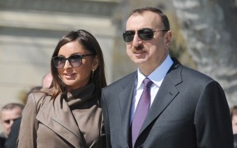 Prezident ailəsi ilə IV Qlobal Bakı Forumunun açılışında iştirak edir