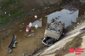 Şirkətə məxsus avtomobil körpüdən aşdı - AZƏRBAYCANDA