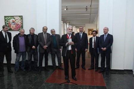 Nazirlik əlil rəssamın fərdi yaradıcılıq sərgisi keçirib-FOTOLAR