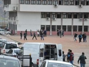 Nazirlik binasına silahlı hücum