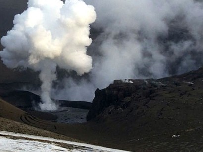 Rusiyada vulkan 6 km hündürlüyə kül püskürüb