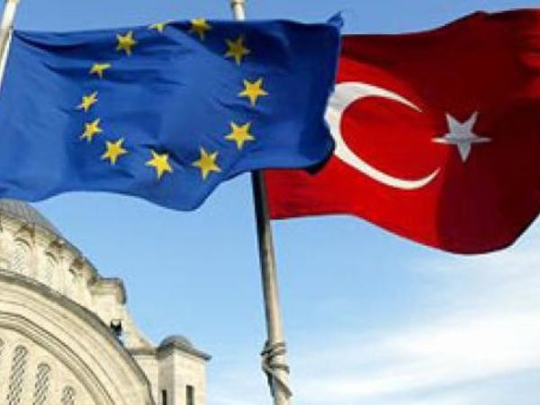 Aİ və Türkiyə qanunsuz miqrantlarla qaçqınları dəyişdirir