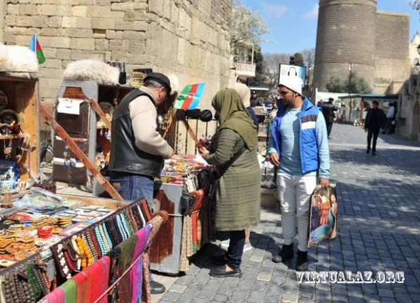 Rusiyalı turistlər Bakıya axışır-FOTOLAR