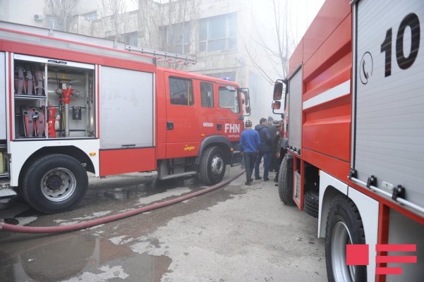 Bakıda 16 mərtəbəli binada YANĞIN: 7 nəfər zəhərlənib