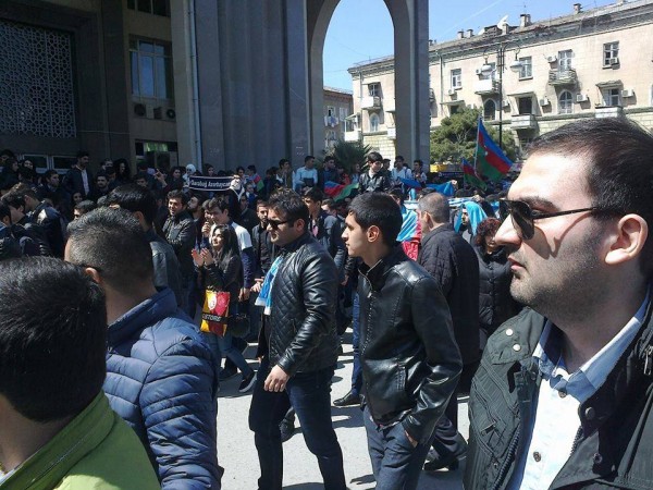 Bakıda fanatlar “Tribunadan səngərə” şüarı ilə aksiya keçirib
