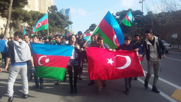 Bakıda orduya dəstək üçün İZDİHAMLI yürüş keçirildi - YENİLƏNİB