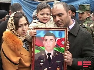 Şəhidlərimiz torpağa tapşırılır