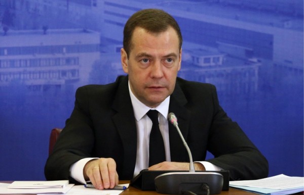 Medvedev İrəvana və Bakıya gəlir