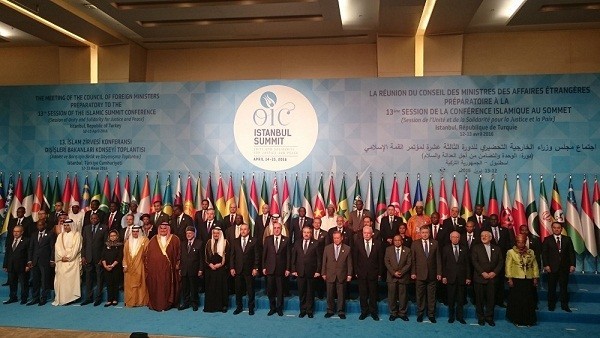 İƏT-in İstanbul sammiti “Quran”la başladı