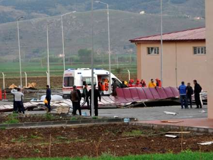 Türkiyədə həbsxananın damı çökdü: 81 yaralı