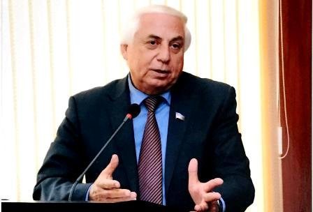 Qazilərdən Hadı Rəcəbliyə cavab: “Getsin nəvələrinə “Təpəgözün nağılı”nı danışsın”