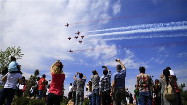 Antalya səmasında gözəl təyyarə şousu