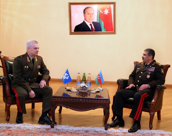 Müdafiə naziri MDB Müdafiə Nazirləri Şurasının katibi ilə görüşüb