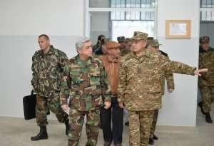 Sarkisyan Müdafiə Nazirliyini dağıtdı, generalları qovdu