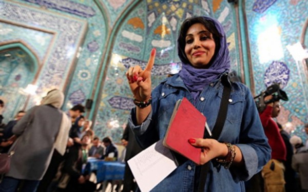 İranın yeni parlamentində ilk dəfə qadınların sayı din xadimlərindən çox olub