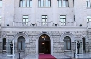 MN-Erməni hərbçinin başının kəsilməsi fotosu saxtadır