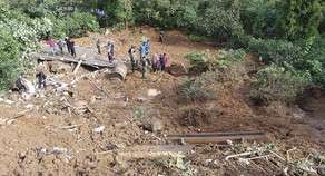 Özbəkistanda torpaq sürüşməsi olub, 5 nəfər ölüb