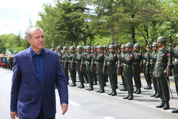 Ərdoğan ordunu ziyarət etdi