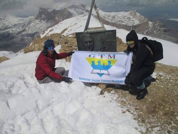 Gənclər Heydər Əliyev zirvəsinə yürüş edib