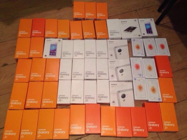 Gömrükçülər 20 min ədəd qanunsuz siqaret, 63 mobil telefon aşkarladı
