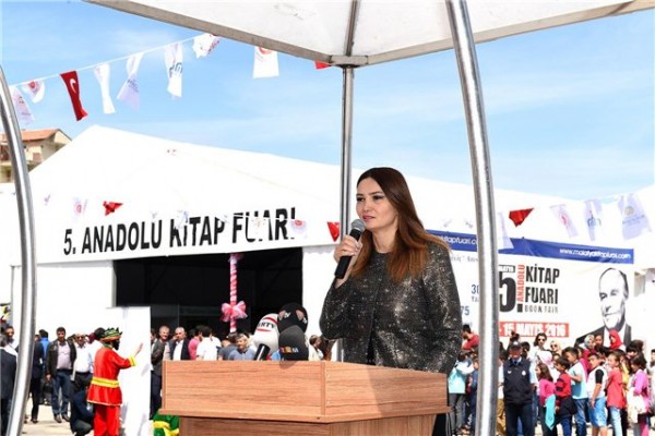 Qənirə Paşayeva 5-ci Anadolu Kitap Fuarının açılışında Qarabağla bağlı çağırış edib