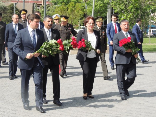 Azərbaycan, Gürcüstan və Türkiyə müdafiə nazirlərinin üçtərəfli görüşü başlayıb