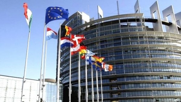 300 şirkət Britaniyanı AB-dən çıxmağa səslədi